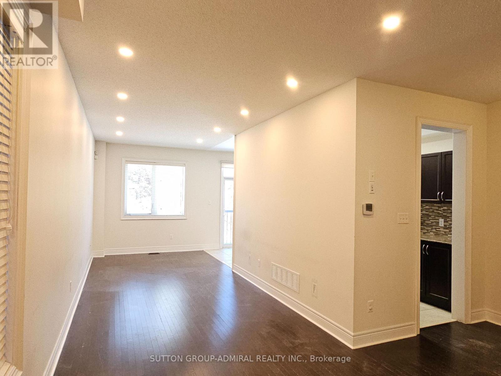 63 Collin Court, Richmond Hill, Ontario  L4E 0X7 - Photo 7 - N12657192