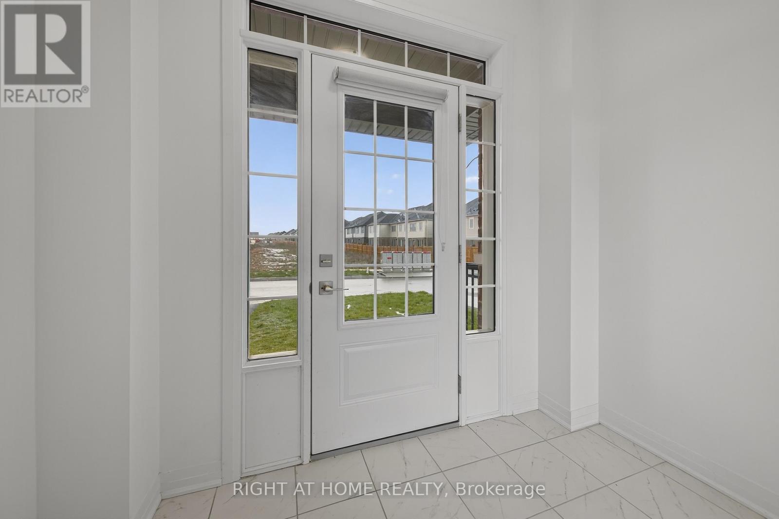 86 West Oak Trail, Barrie, Ontario  L9J 0K8 - Photo 4 - S12657096