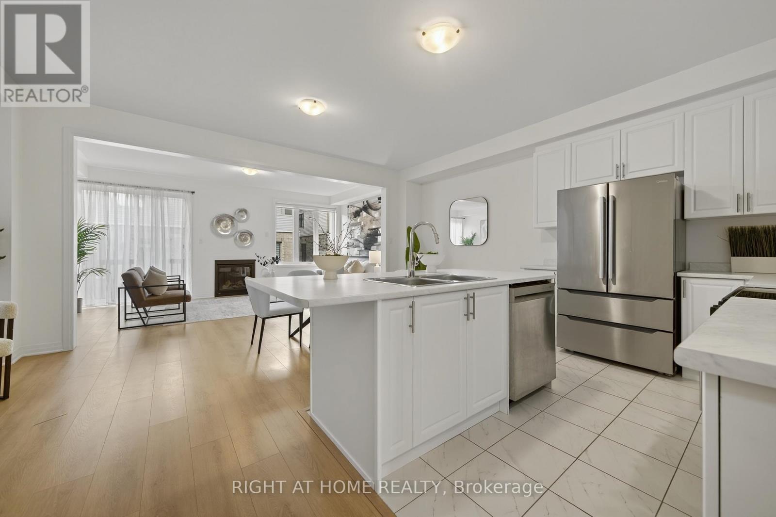 86 West Oak Trail, Barrie, Ontario  L9J 0K8 - Photo 7 - S12657096