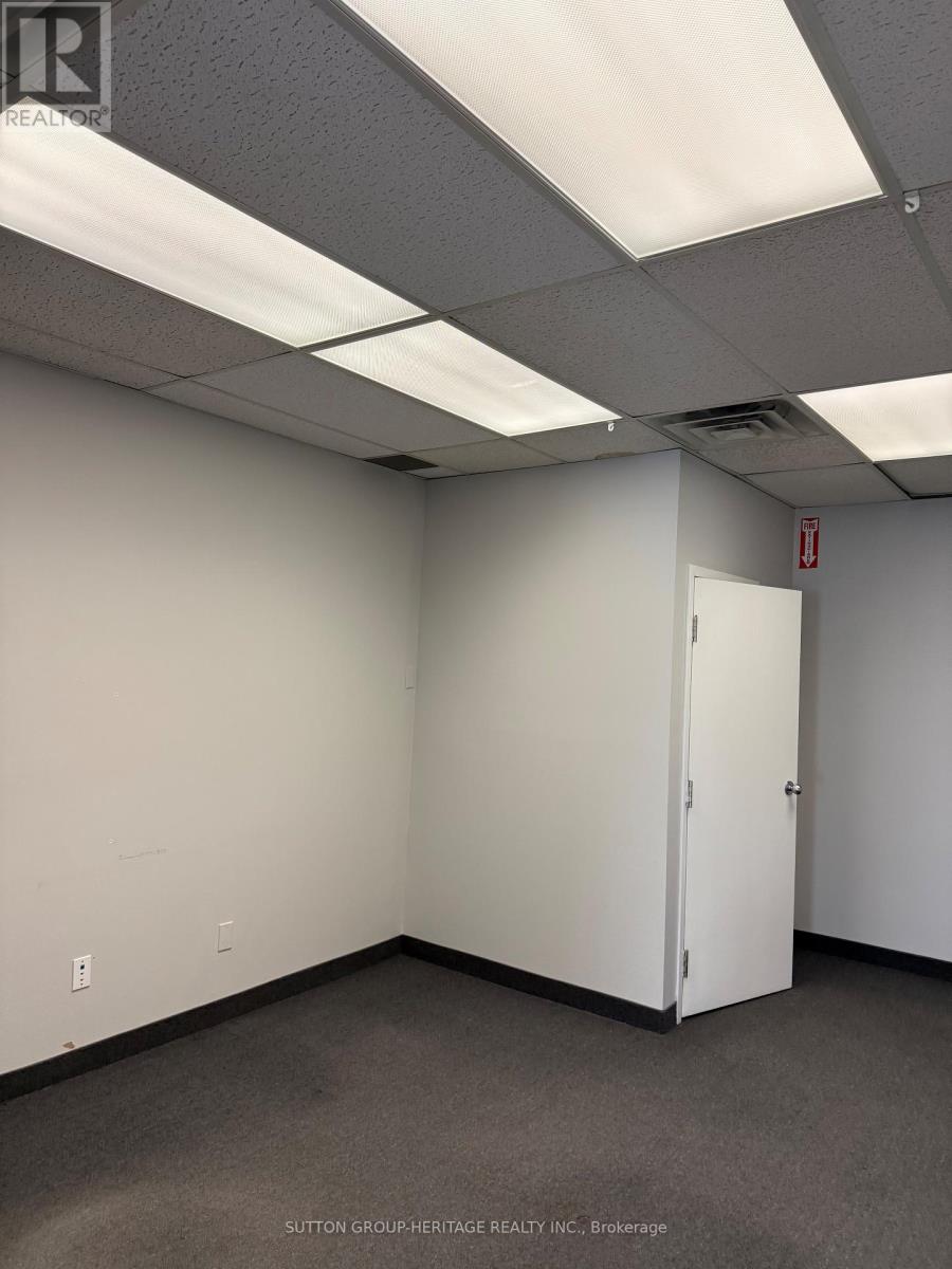 8 And 9 - 20 Freel Lane, Whitchurch-Stouffville, Ontario  L4A 8B9 - Photo 4 - N12656198