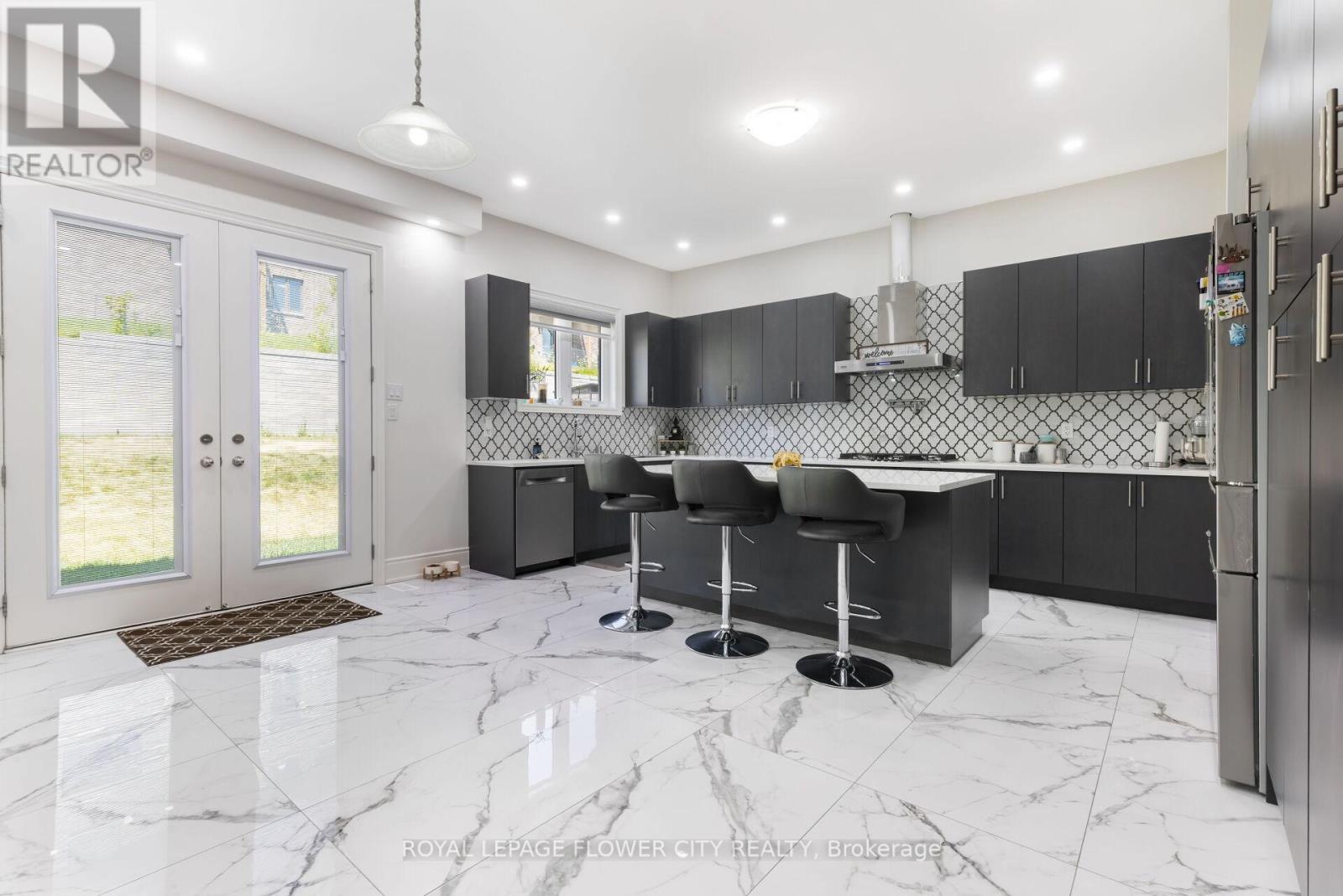 48 James Walker Avenue, Caledon, Ontario  L7C 4M8 - Photo 15 - W12657064