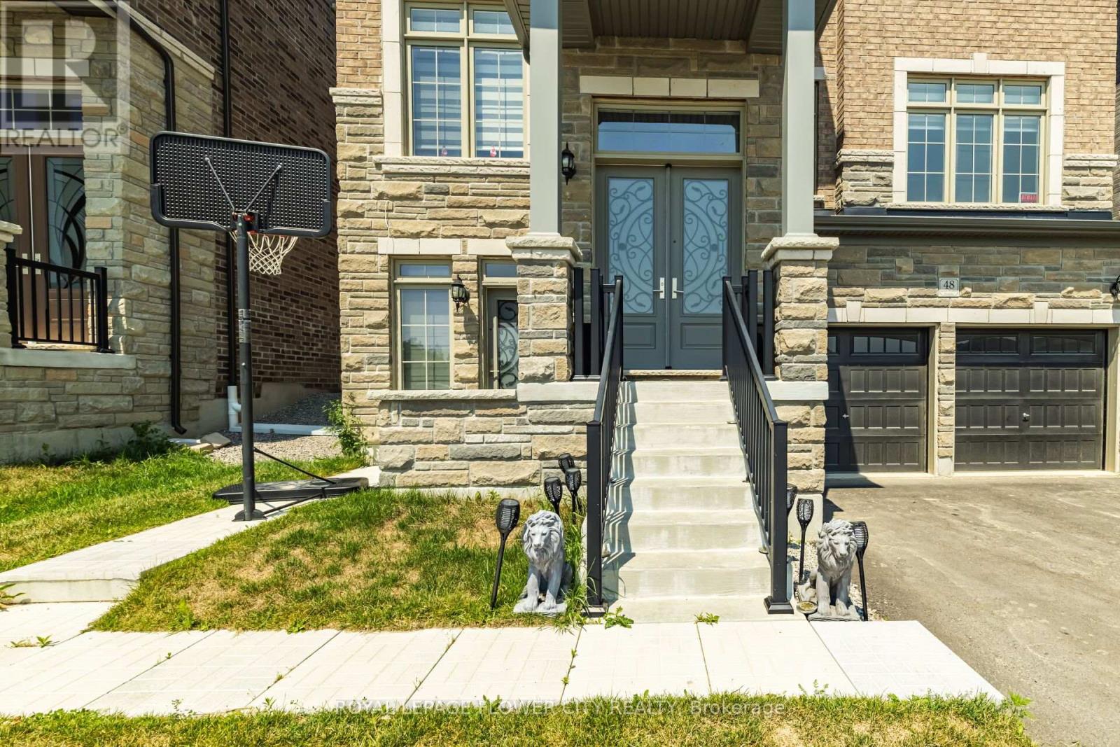 48 James Walker Avenue, Caledon, Ontario  L7C 4M8 - Photo 3 - W12657064