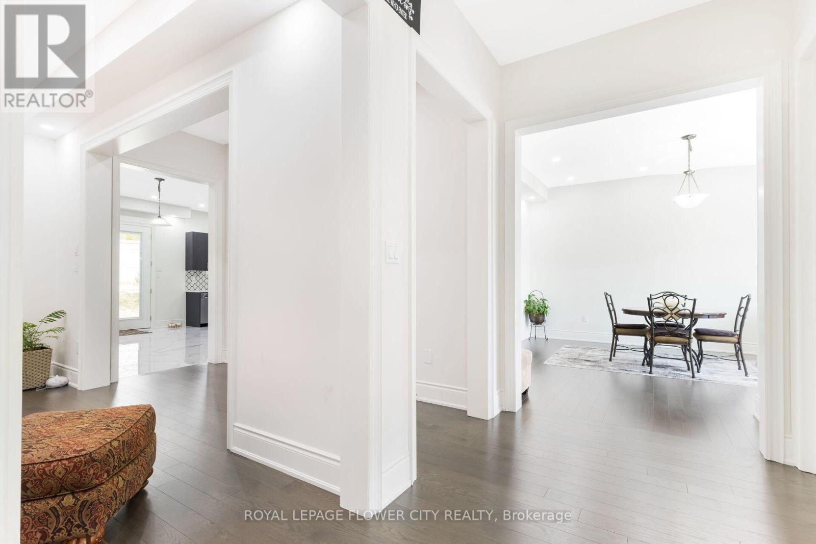 48 James Walker Avenue, Caledon, Ontario  L7C 4M8 - Photo 4 - W12657064