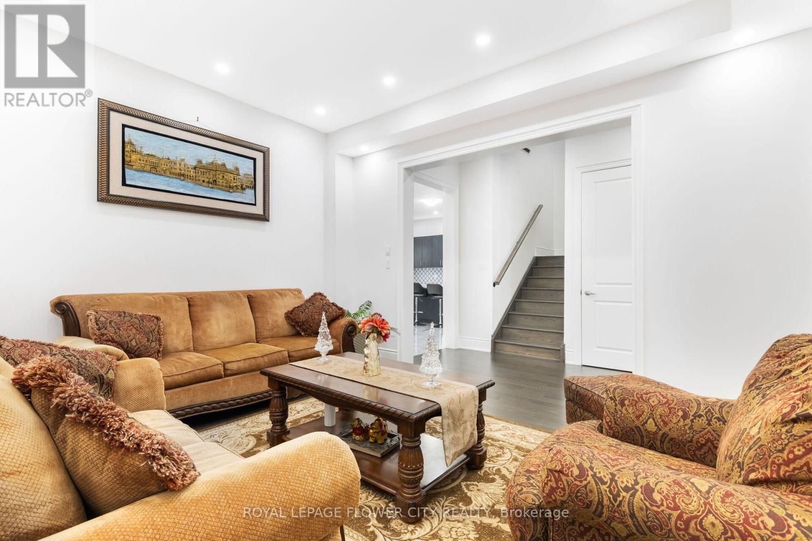 48 James Walker Avenue, Caledon, Ontario  L7C 4M8 - Photo 6 - W12657064