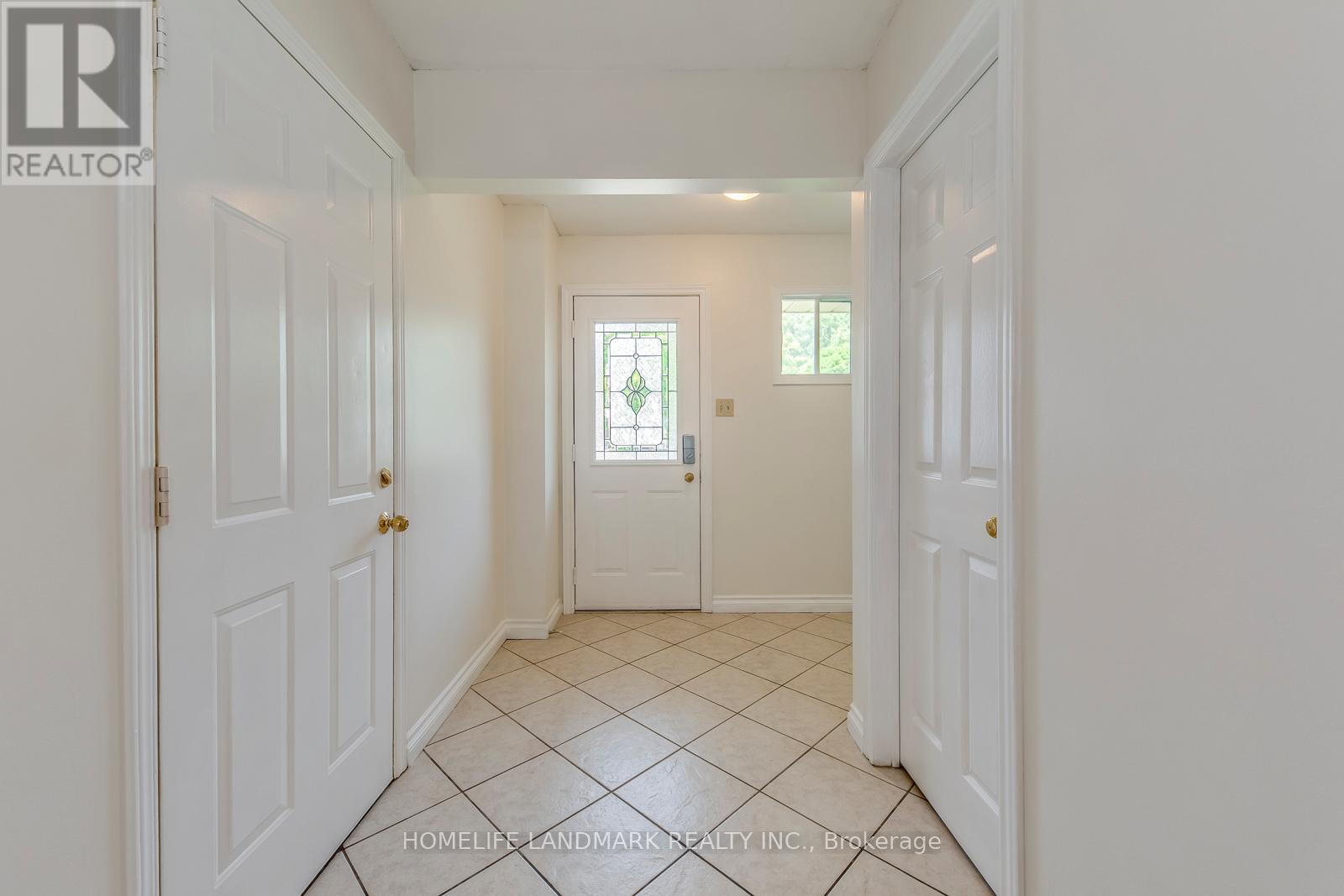 1226 Cottonwood Crescent, Oakville, Ontario  L6M 2W6 - Photo 3 - W12657066