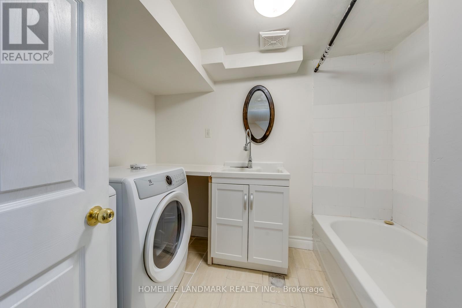 1226 Cottonwood Crescent, Oakville, Ontario  L6M 2W6 - Photo 33 - W12657066