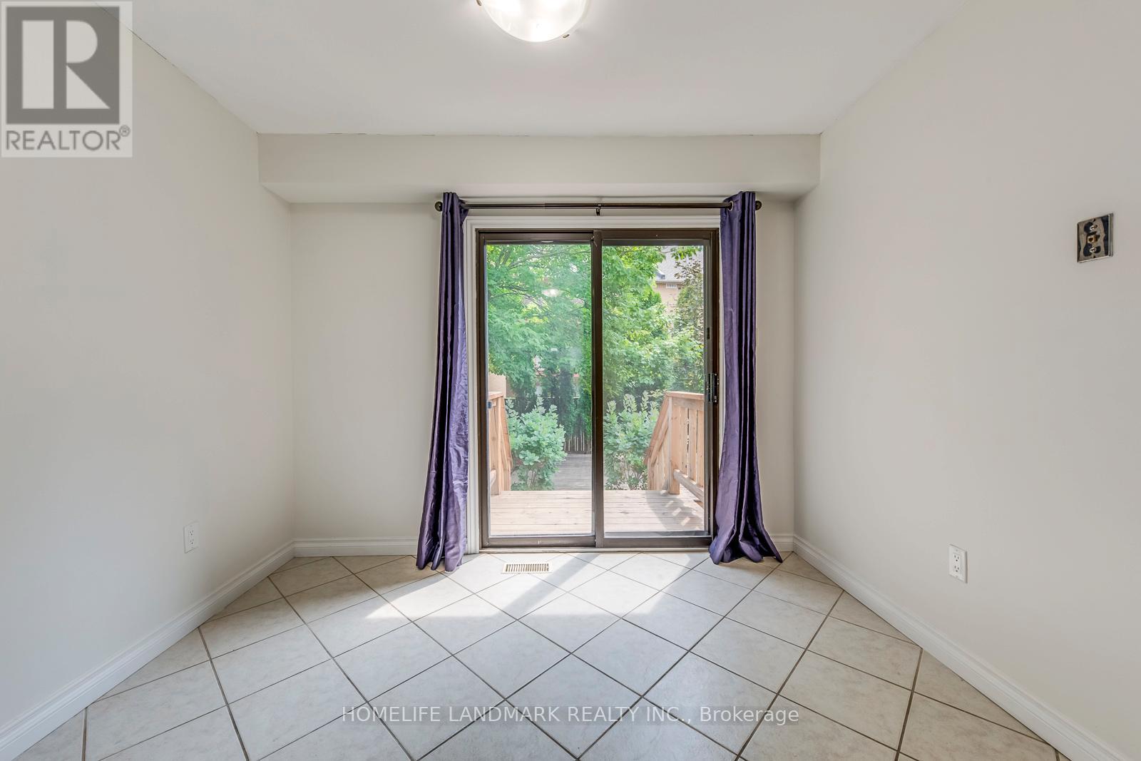 1226 Cottonwood Crescent, Oakville, Ontario  L6M 2W6 - Photo 9 - W12657066