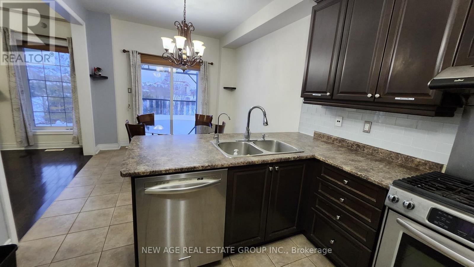 80 Tatra Crescent, Brampton, Ontario  L6Y 0K5 - Photo 5 - W12657078