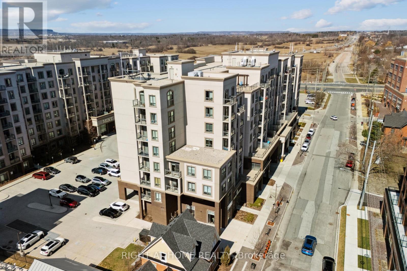 815 - 2486 Old Bronte Road, Oakville, Ontario  L6M 4J2 - Photo 2 - W12657122