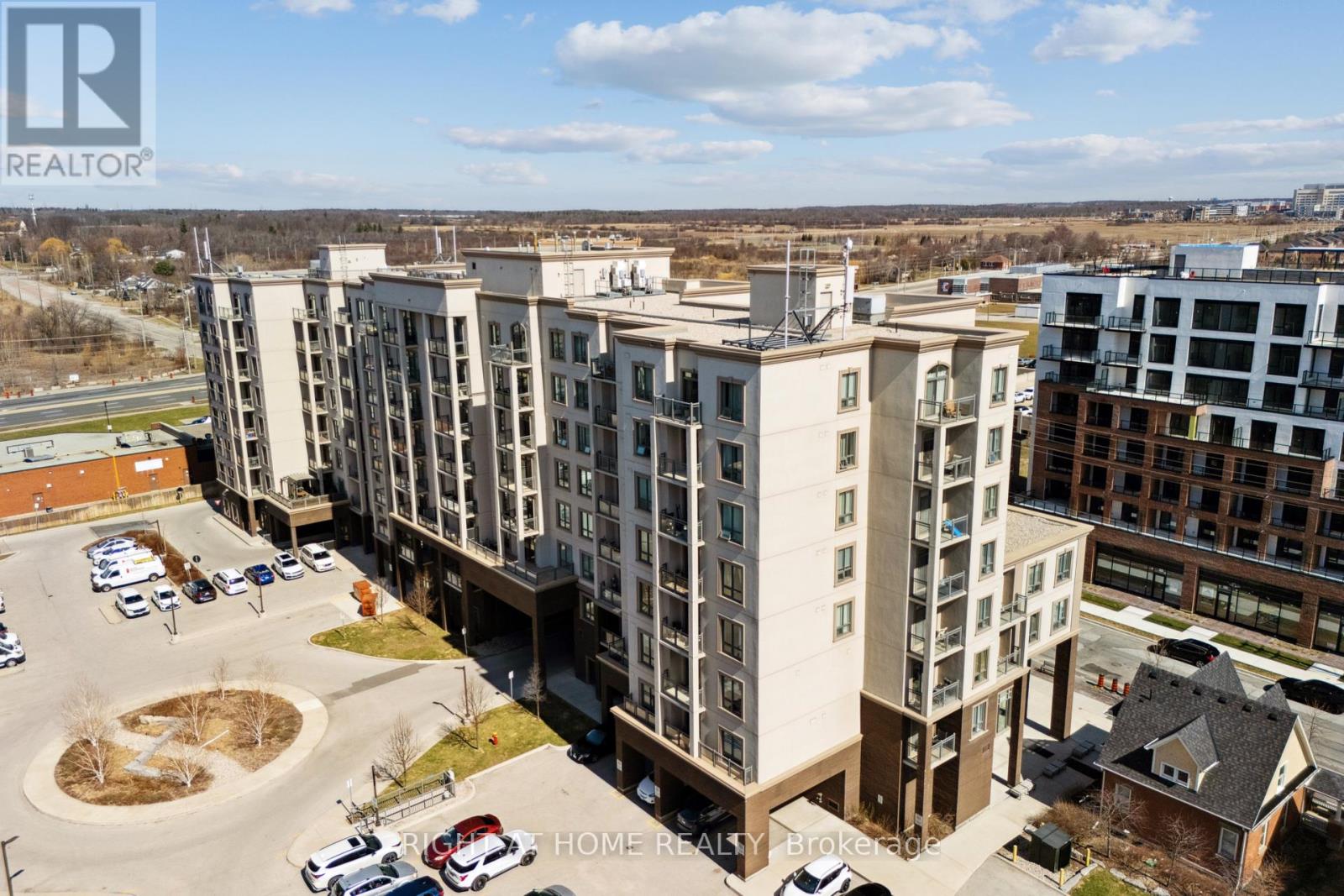 815 - 2486 Old Bronte Road, Oakville, Ontario  L6M 4J2 - Photo 3 - W12657122