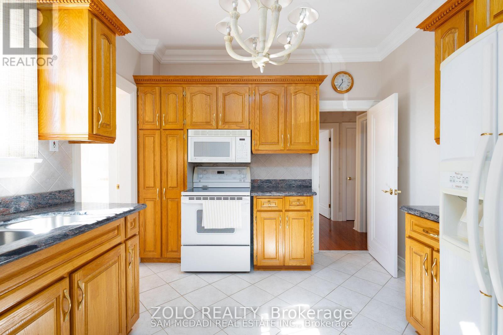 469 Evans Avenue, Toronto, Ontario  M8W 2T6 - Photo 9 - W12657132