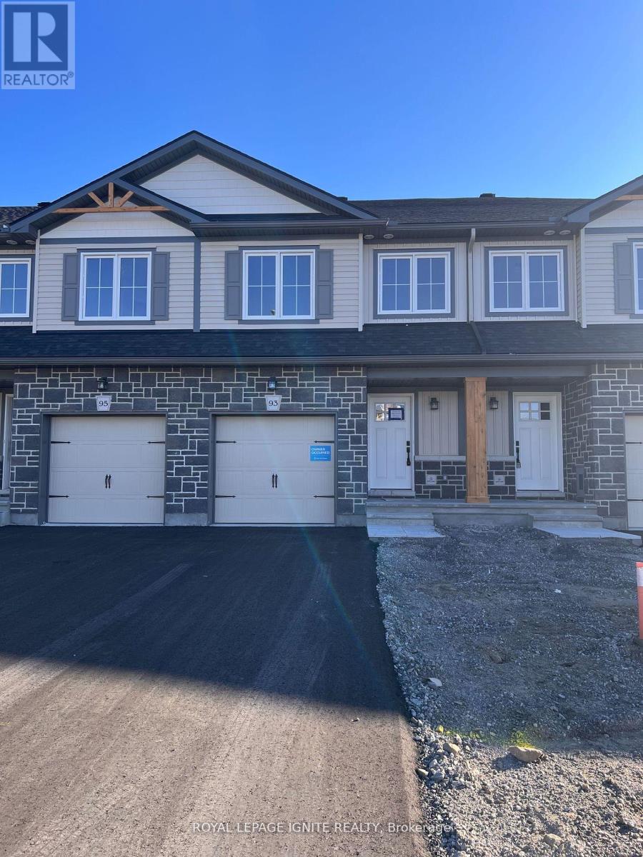 93 Whitcomb Crescent, Smiths Falls, Ontario  K7A 0C1 - Photo 2 - X12657126