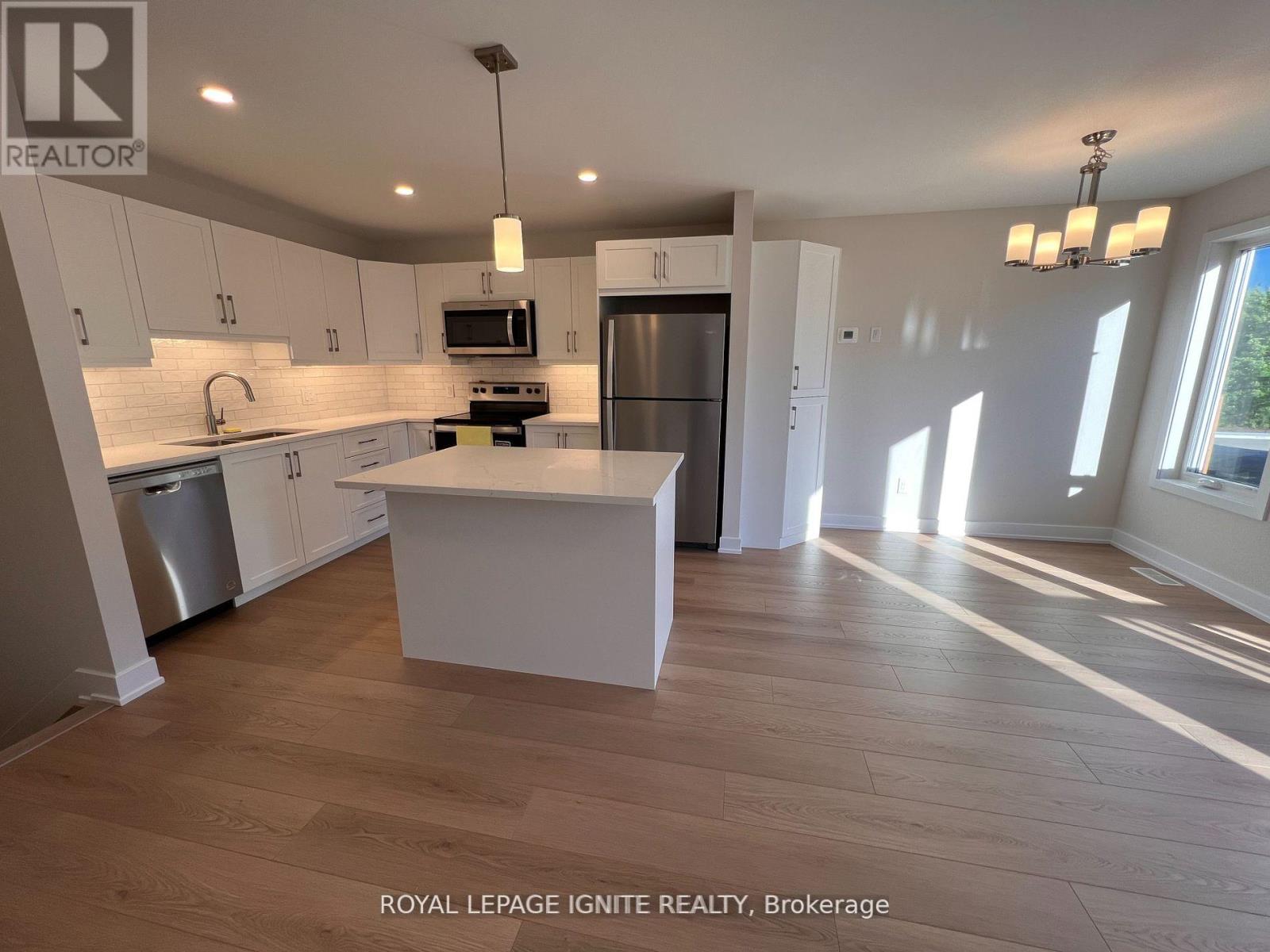 93 Whitcomb Crescent, Smiths Falls, Ontario  K7A 0C1 - Photo 4 - X12657126