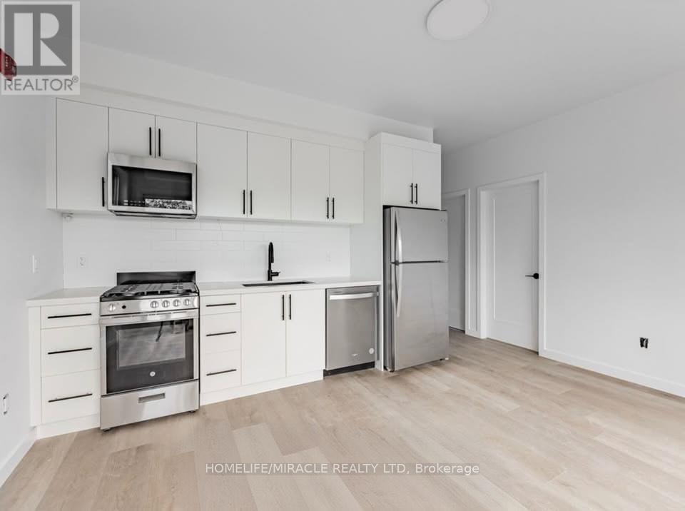 2 - 1103 Dufferin Street, Toronto, Ontario  M6H 4B5 - Photo 2 - W12656512