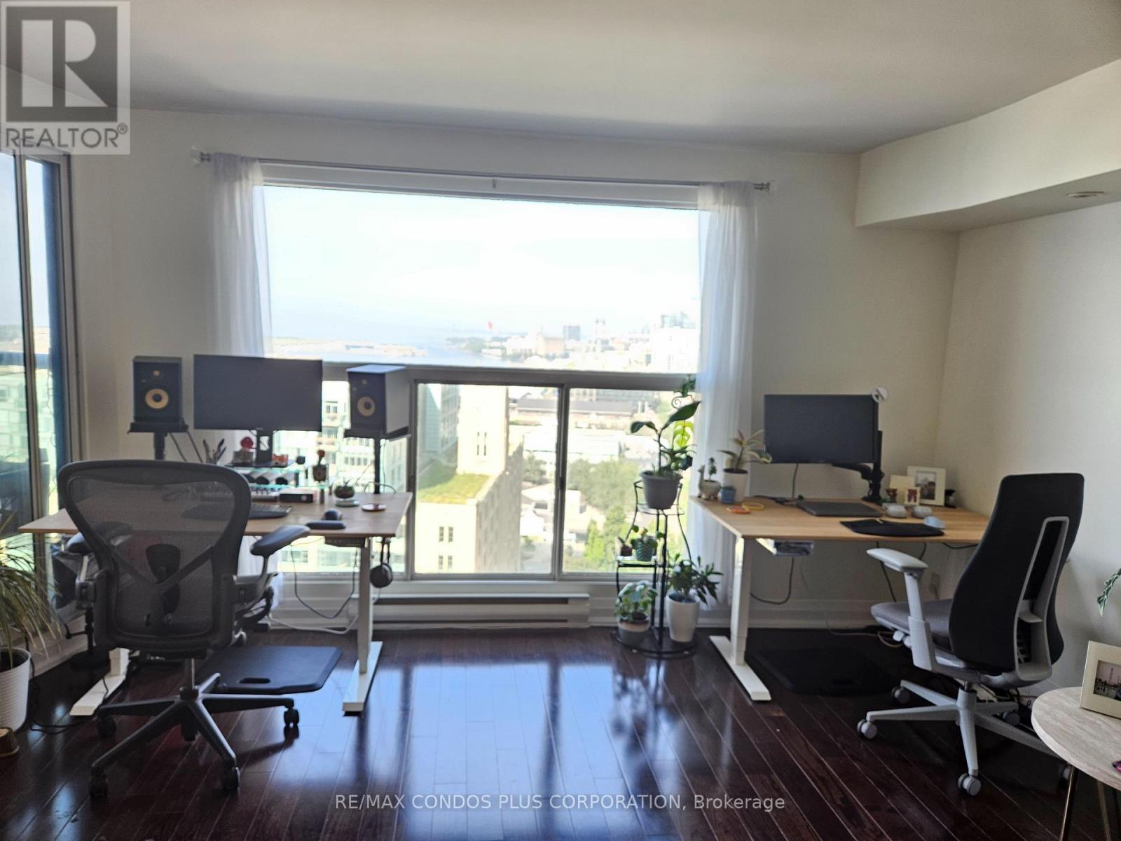 2010 - 77 Harbour Square, Toronto, Ontario  M5J 2S2 - Photo 2 - C12653282