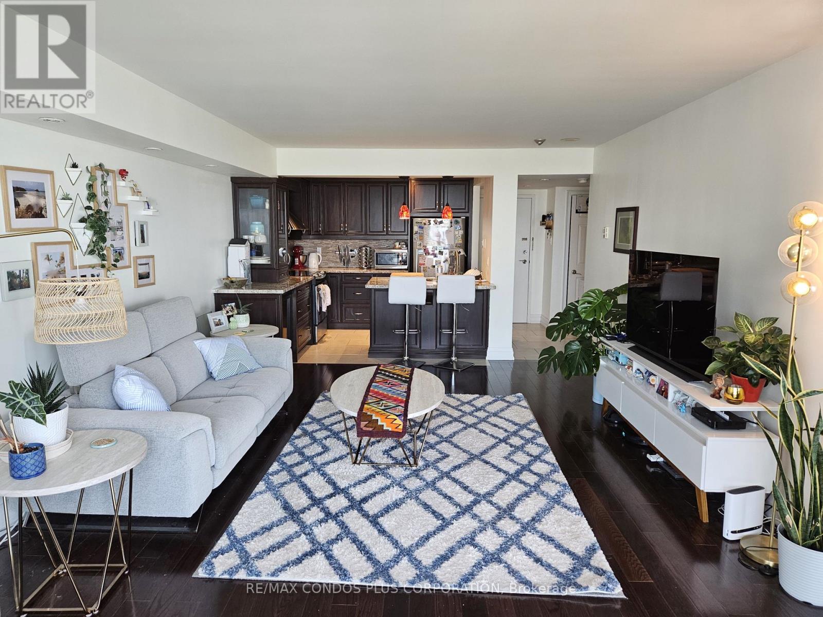 2010 - 77 Harbour Square, Toronto, Ontario  M5J 2S2 - Photo 3 - C12653282