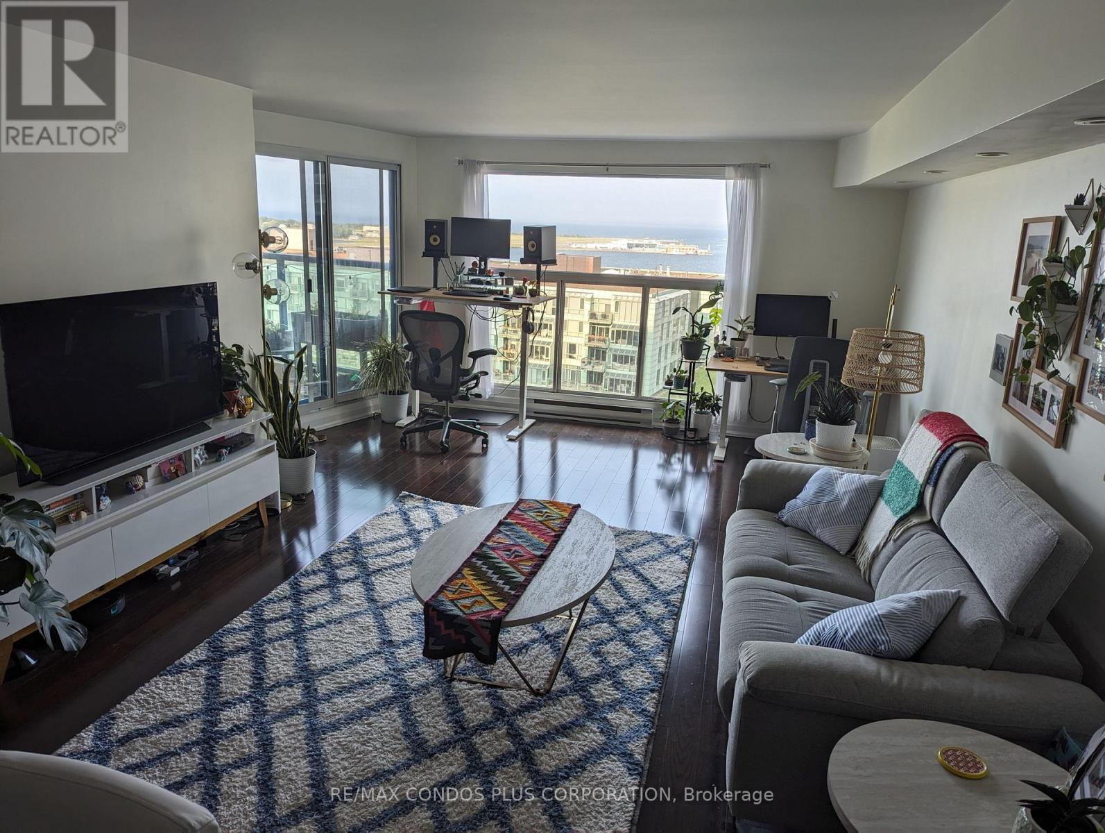 2010 - 77 Harbour Square, Toronto, Ontario  M5J 2S2 - Photo 5 - C12653282