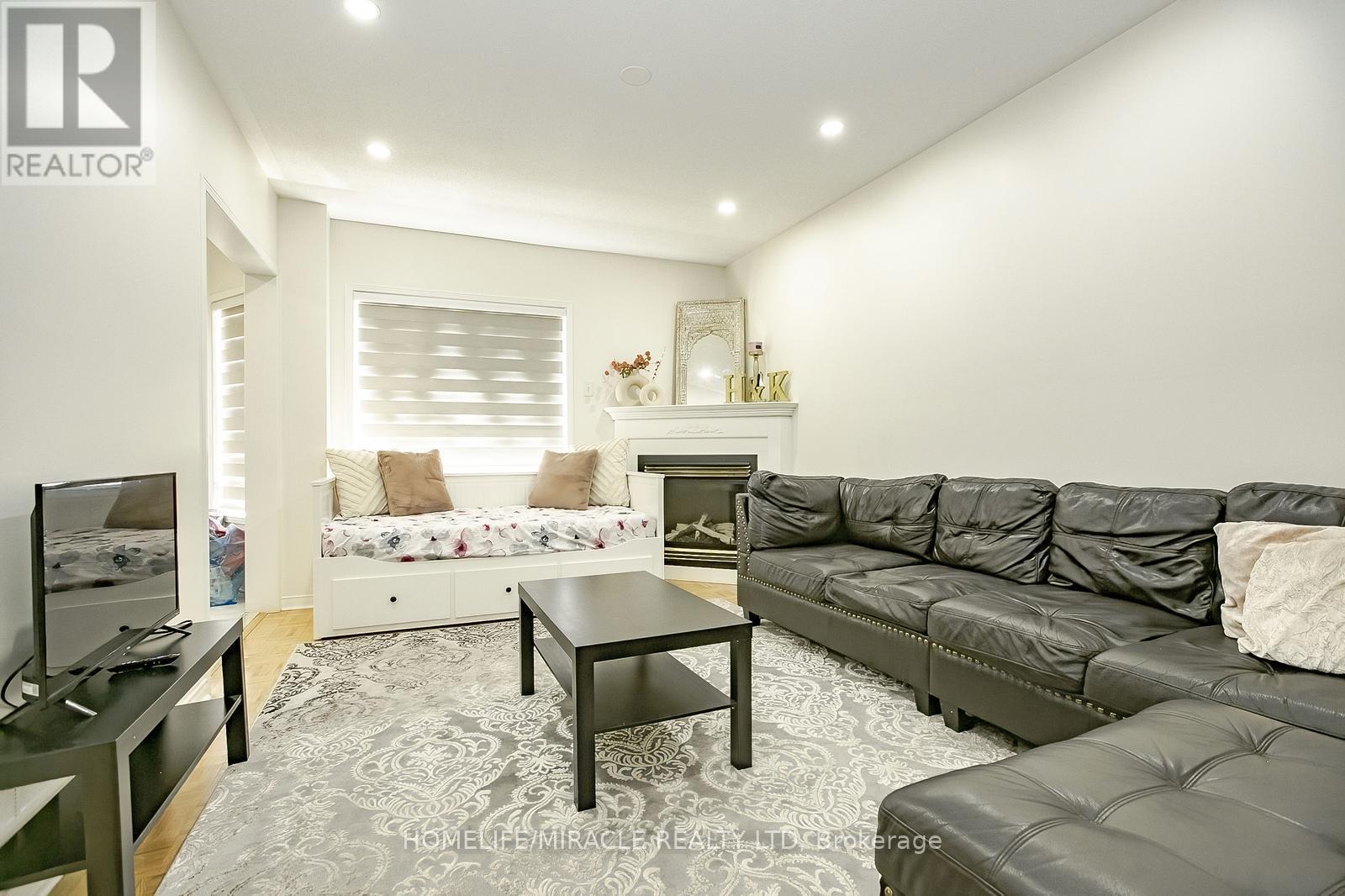 20 Culture Crescent, Brampton, Ontario  L6X 4V4 - Photo 11 - W12656736