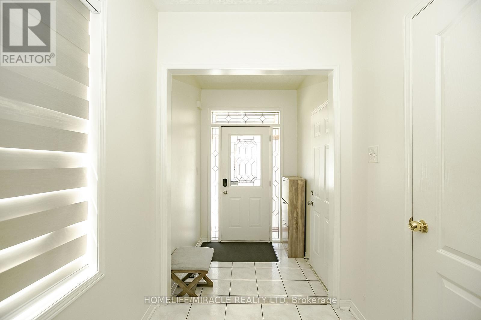 20 Culture Crescent, Brampton, Ontario  L6X 4V4 - Photo 4 - W12656736