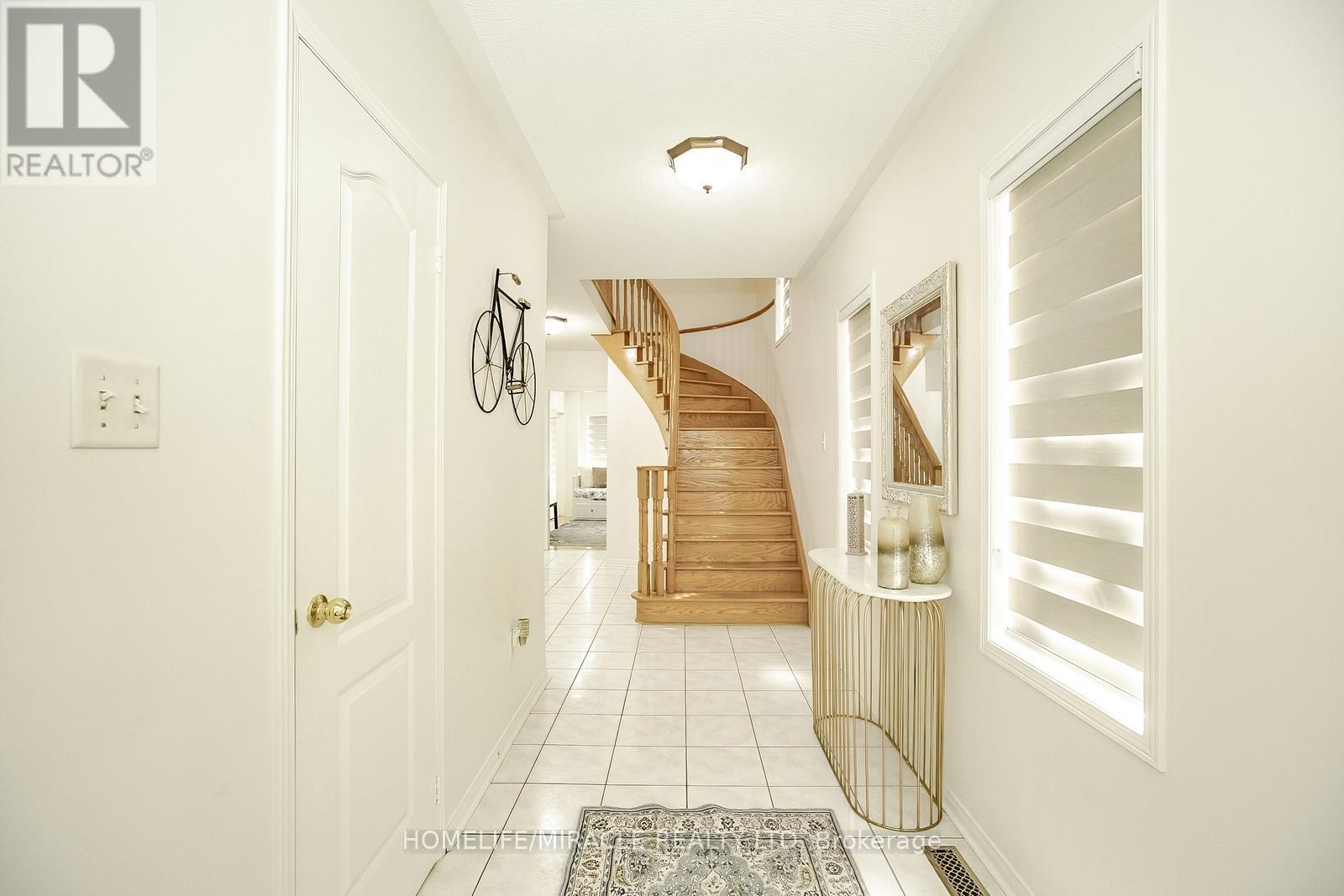 20 Culture Crescent, Brampton, Ontario  L6X 4V4 - Photo 5 - W12656736