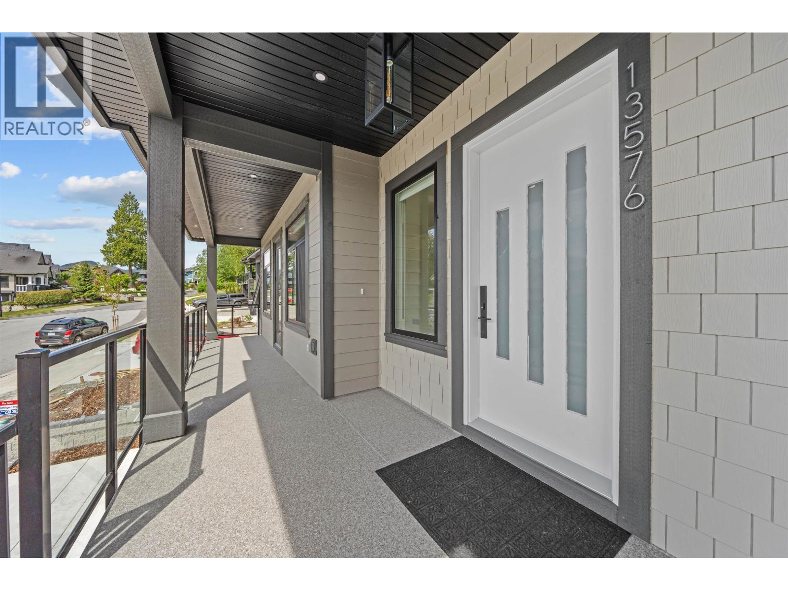 13576 Birdtail Drive, Maple Ridge, British Columbia  V4R 2P7 - Photo 3 - R3075439