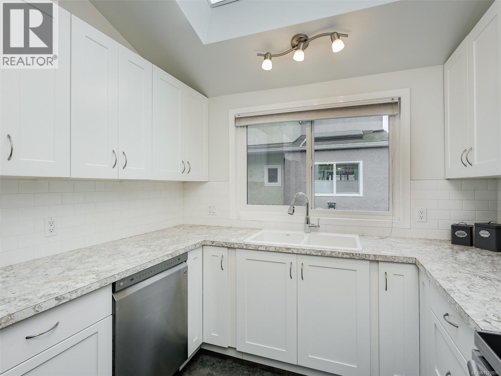 4 947 Caledonia Ave, Victoria, British Columbia  V8T 1E7 - Photo 9 - 1021856