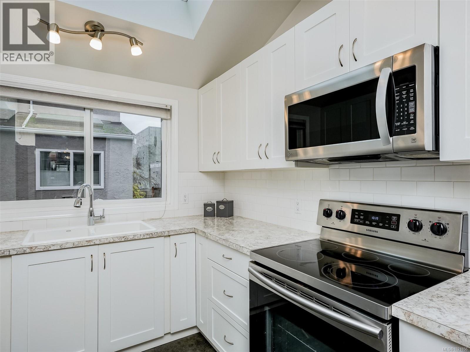 4 947 Caledonia Ave, Victoria, British Columbia  V8T 1E7 - Photo 10 - 1021856