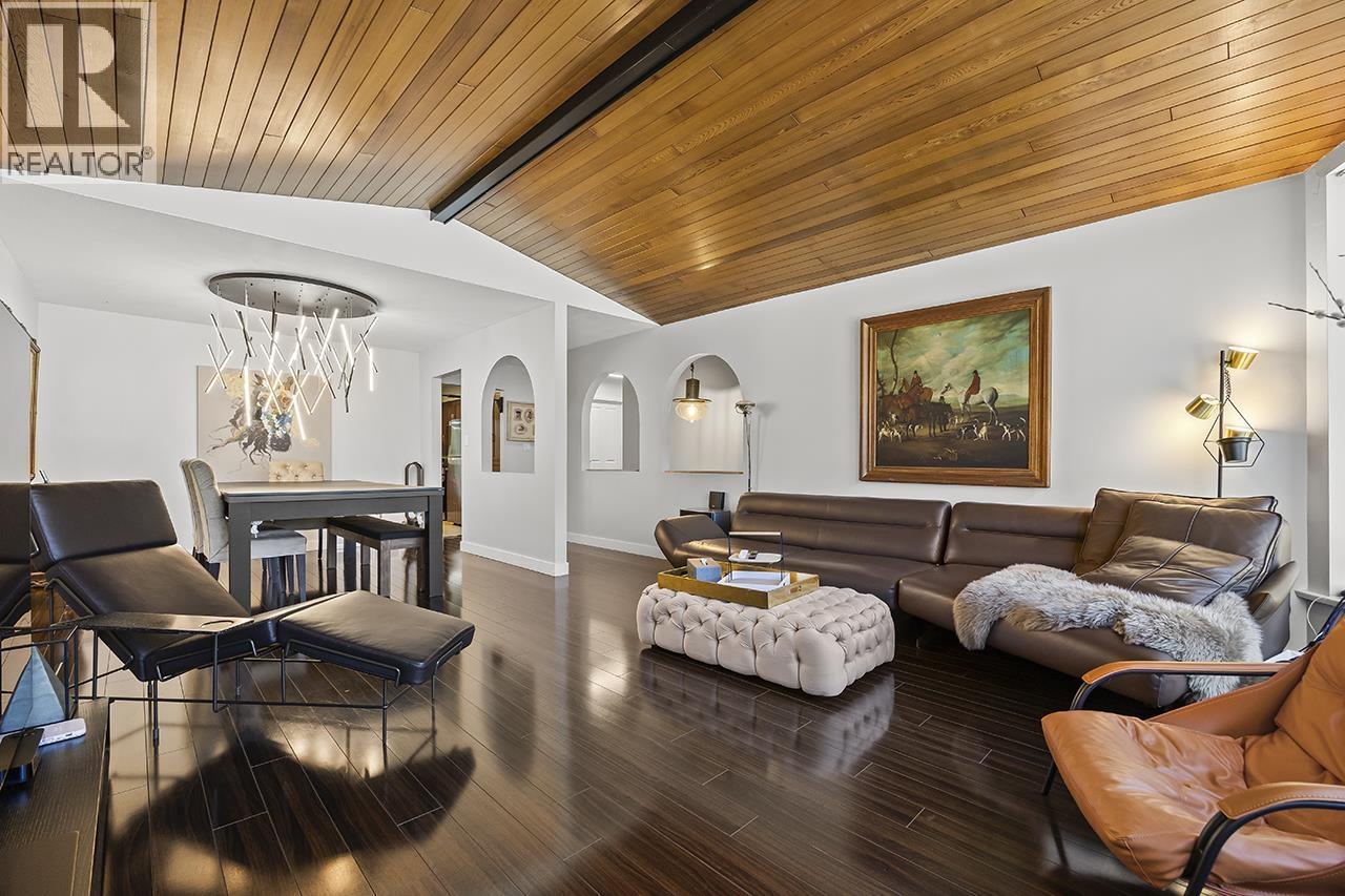 3155 Cardinal Drive, Burnaby, British Columbia  V5A 2T5 - Photo 3 - R3075441