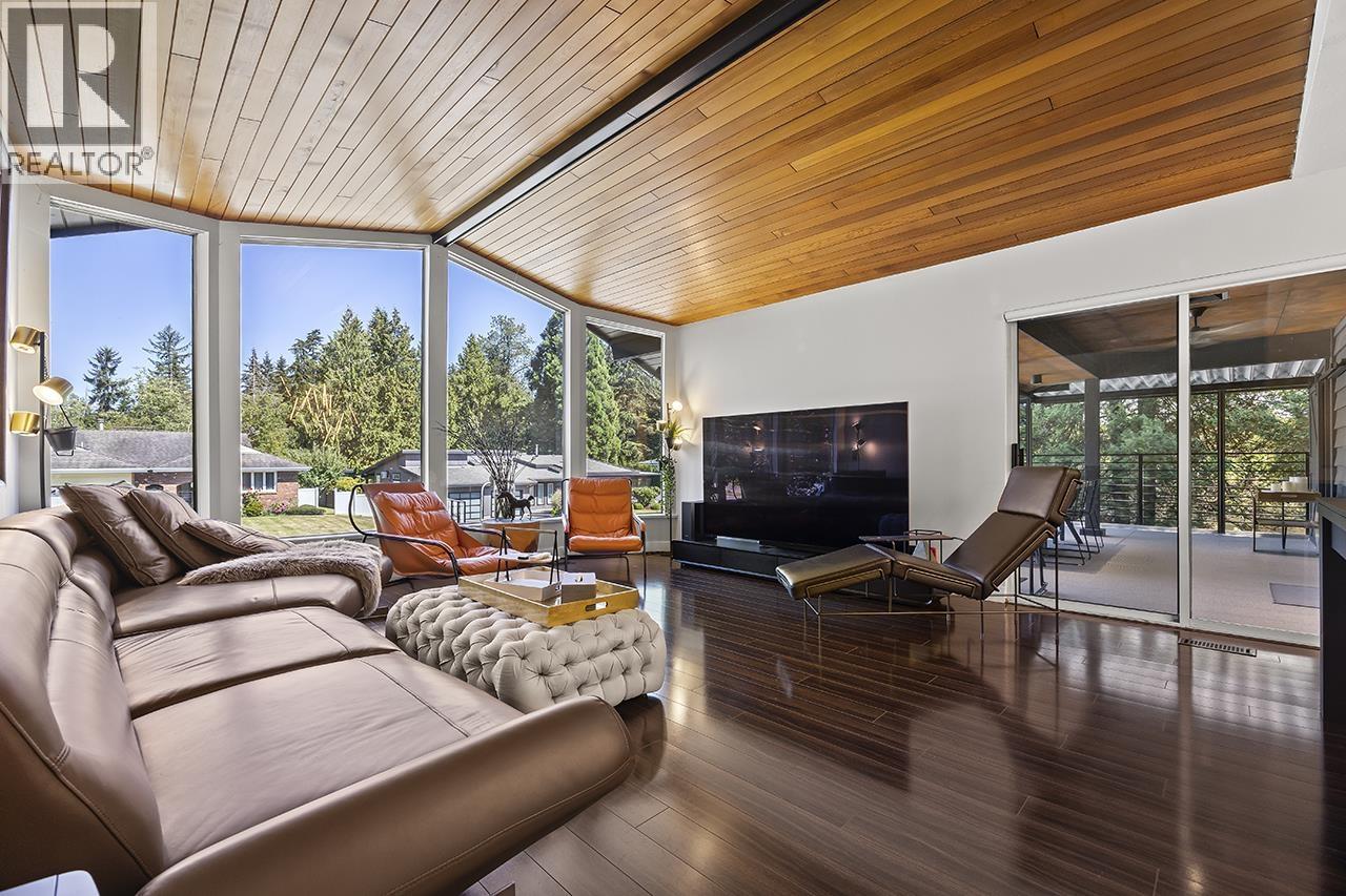 3155 Cardinal Drive, Burnaby, British Columbia  V5A 2T5 - Photo 5 - R3075441