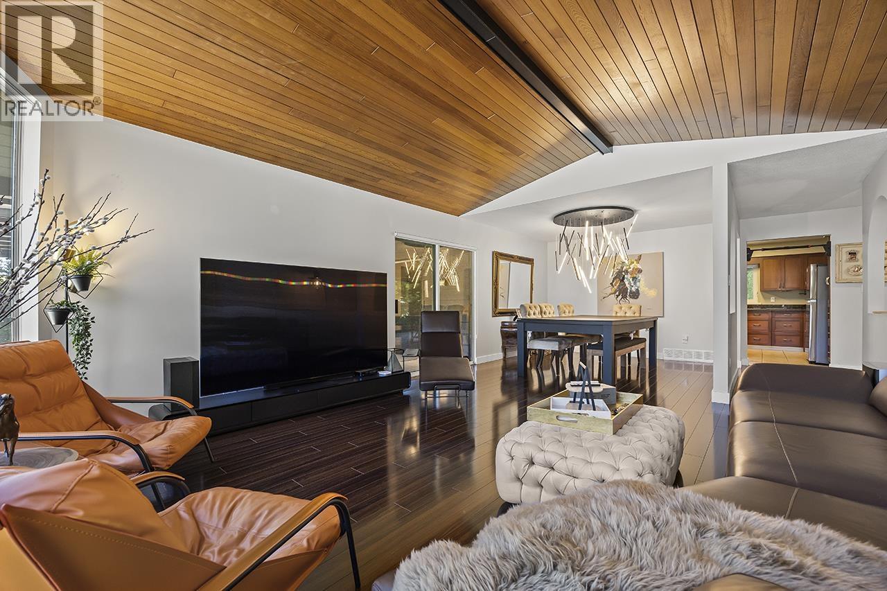 3155 Cardinal Drive, Burnaby, British Columbia  V5A 2T5 - Photo 2 - R3075441