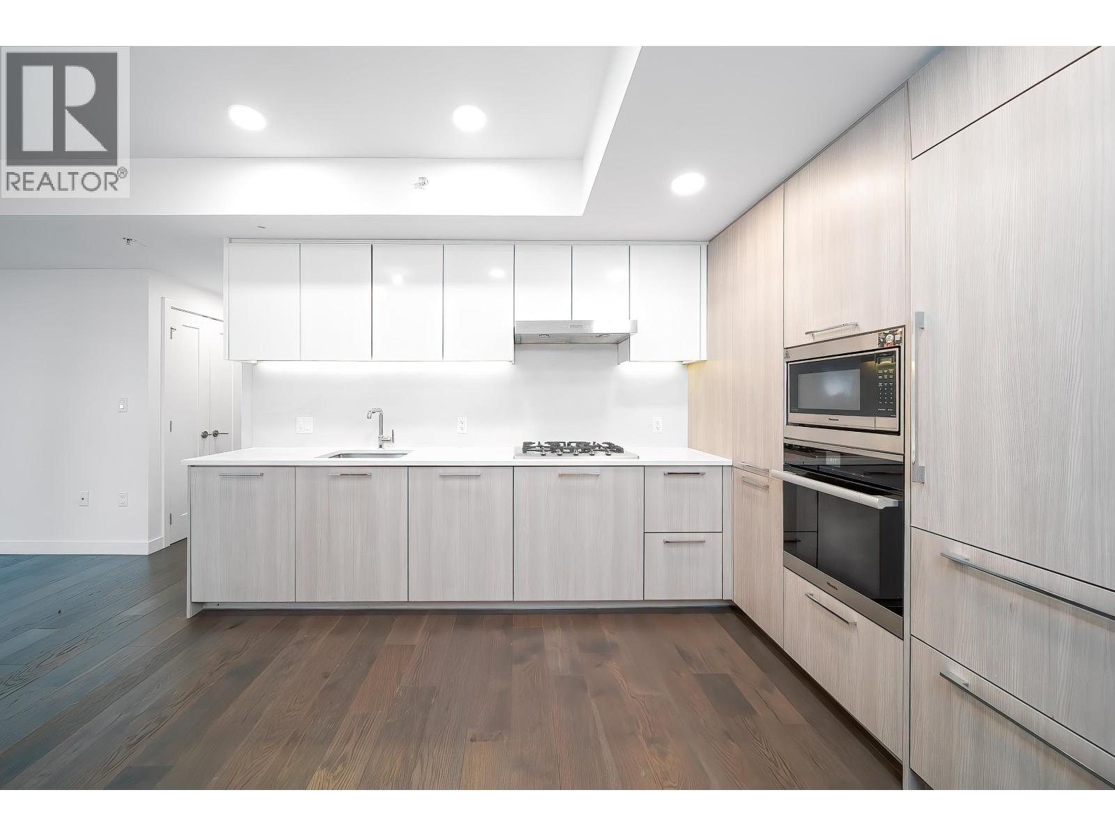 500 3331 No.3 Road, Richmond, British Columbia  V6X 2B6 - Photo 2 - R3075436