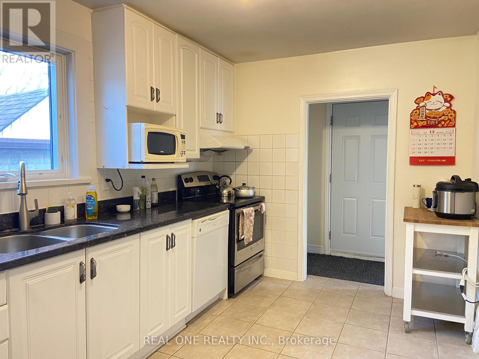 Uper Level - 22 Princeway Drive, Toronto, Ontario  M1R 2V9 - Photo 9 - E12640086