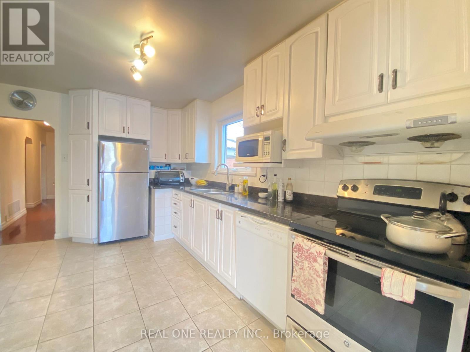 Uper Level - 22 Princeway Drive, Toronto, Ontario  M1R 2V9 - Photo 8 - E12640086