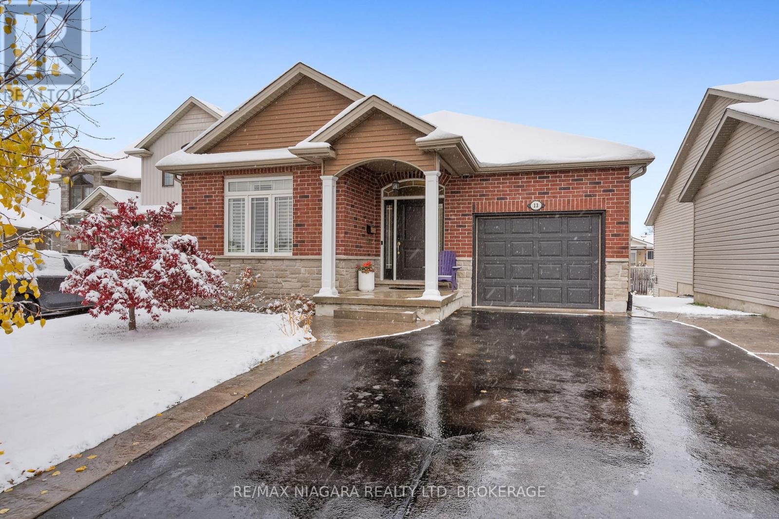 13 Corbin Street, St. Catharines, Ontario  L2P 0C2 - Photo 2 - X12541164