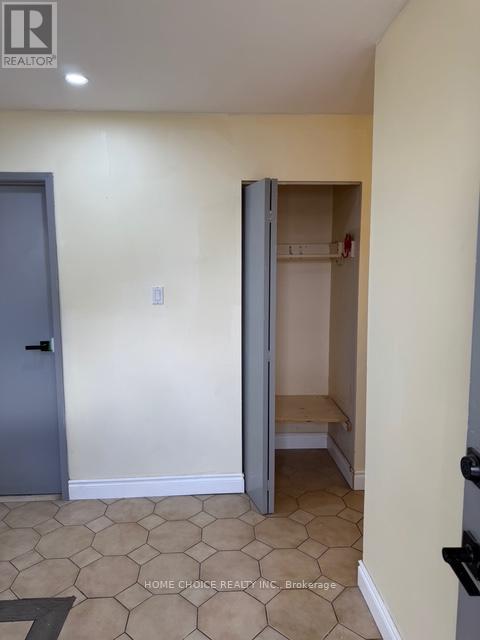 12 Sultan Pool Drive, Toronto, Ontario  M9V 4H2 - Photo 10 - W12657218