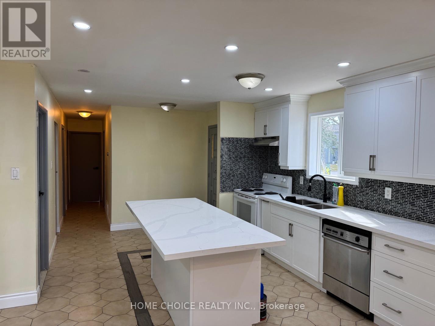 12 Sultan Pool Drive, Toronto, Ontario  M9V 4H2 - Photo 11 - W12657218