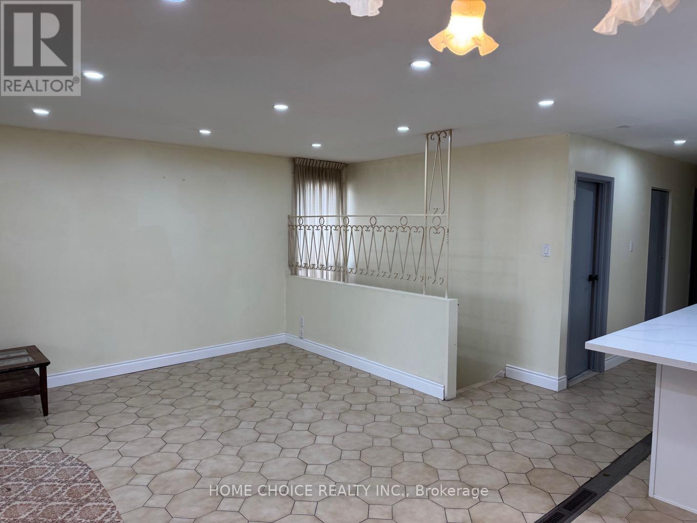 12 Sultan Pool Drive, Toronto, Ontario  M9V 4H2 - Photo 12 - W12657218