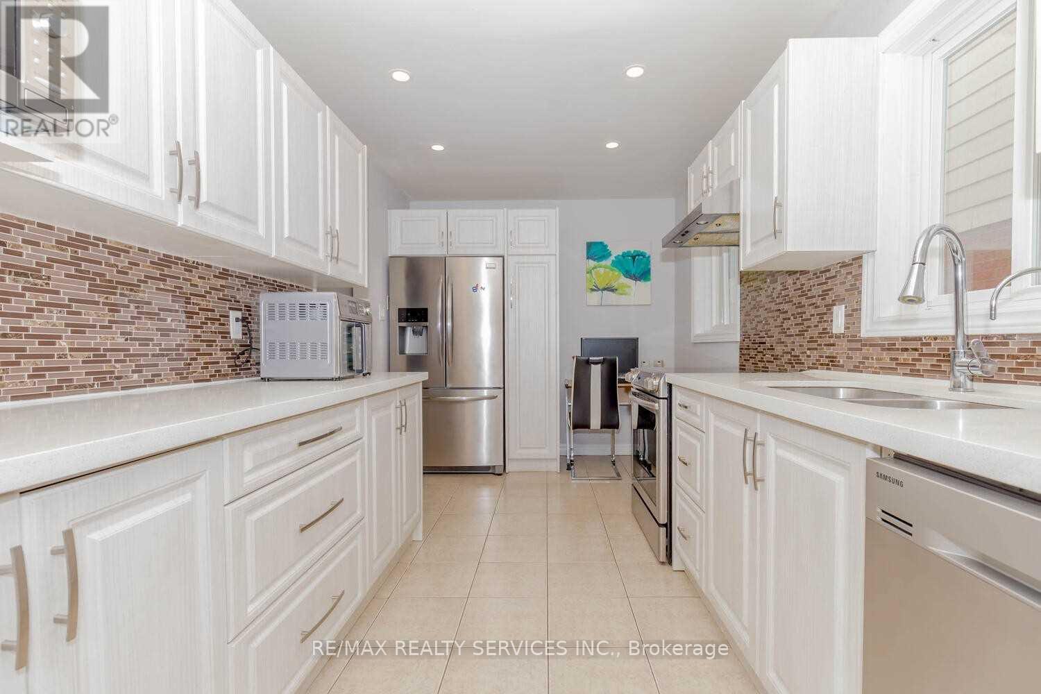 **upper** - 89 Martindale Crescent, Brampton, Ontario  L6X 2T8 - Photo 10 - W12657238