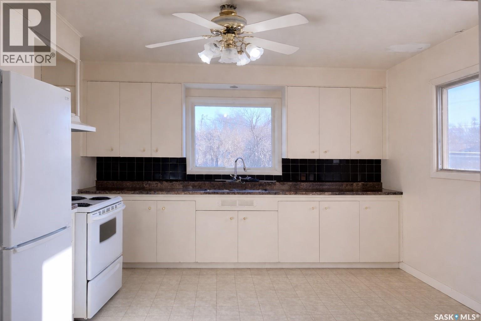 606 2nd Avenue, Raymore, Saskatchewan  S0A 3J0 - Photo 3 - SK026038