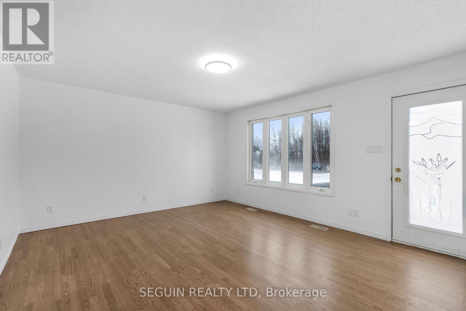 3704 Pattee Road E, Hawkesbury, Ontario  K6A 2R2 - Photo 3 - X12657320