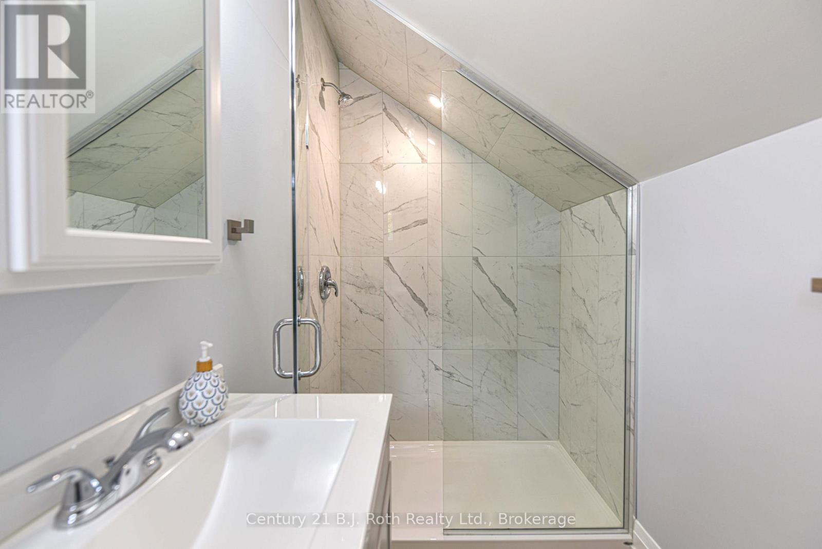 Unit B - 274 Mississaga Street W, Orillia, Ontario  L3V 3B8 - Photo 10 - S12657342