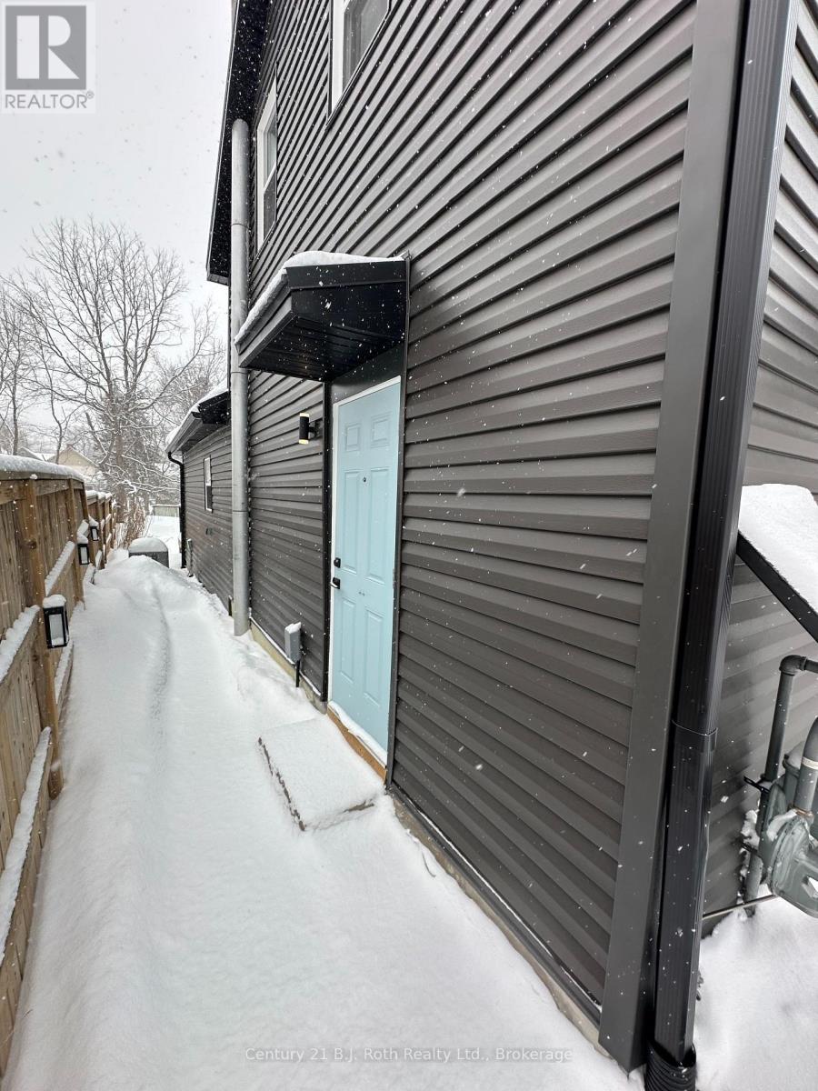 Unit B - 274 Mississaga Street W, Orillia, Ontario  L3V 3B8 - Photo 4 - S12657342