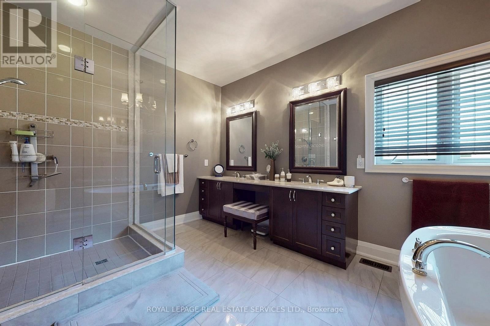 149 Coastline Drive, Brampton, Ontario  L6Y 0S3 - Photo 27 - W12656852