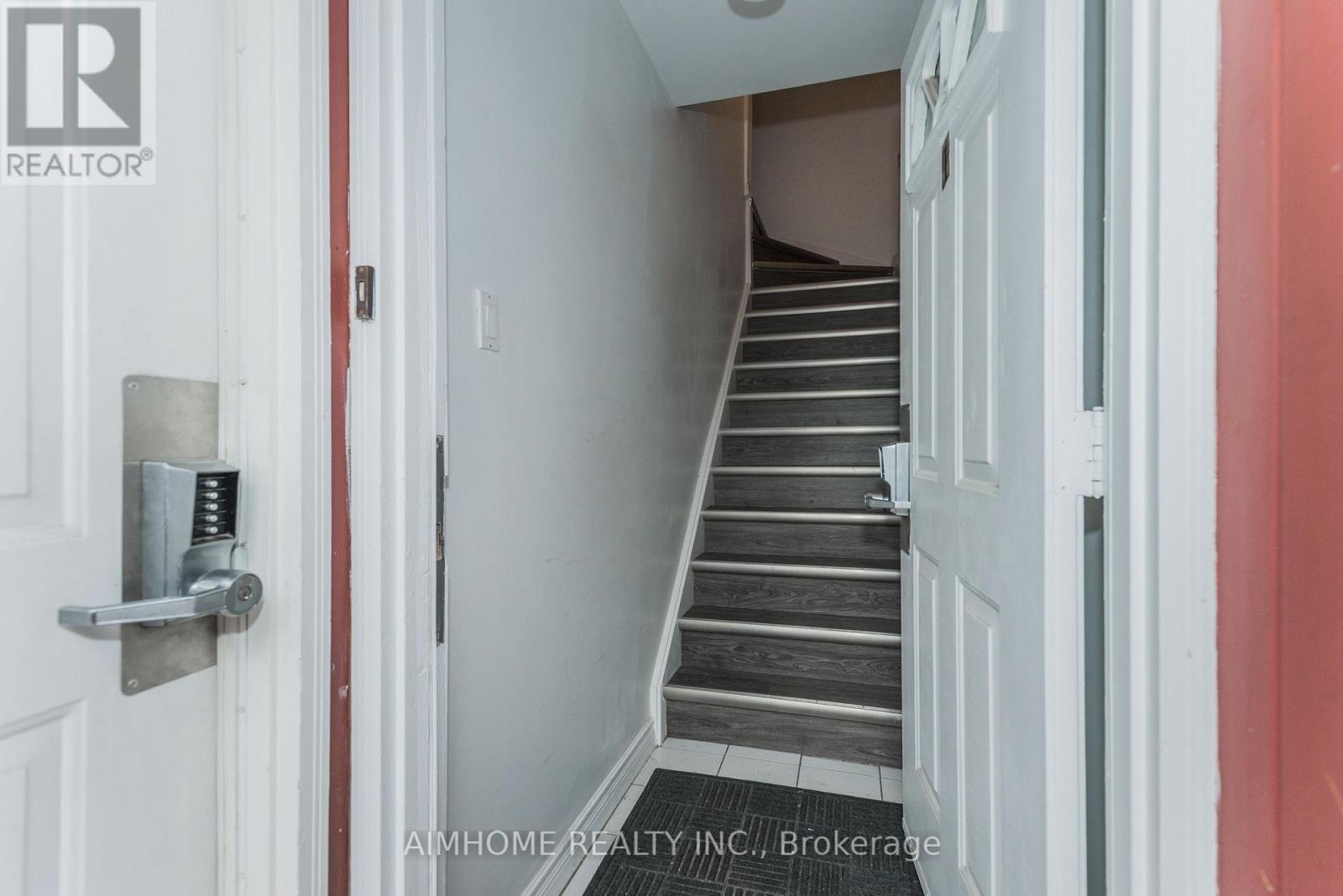 Unit 1 - 212 Milan Street, Toronto, Ontario  M5A 3Z6 - Photo 2 - C12657318