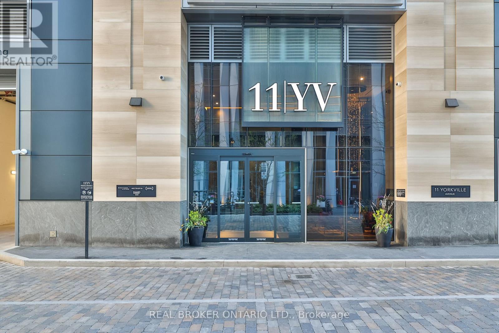 1205 - 11 Yorkville Avenue, Toronto, Ontario  M4W 0B7 - Photo 2 - C12463497