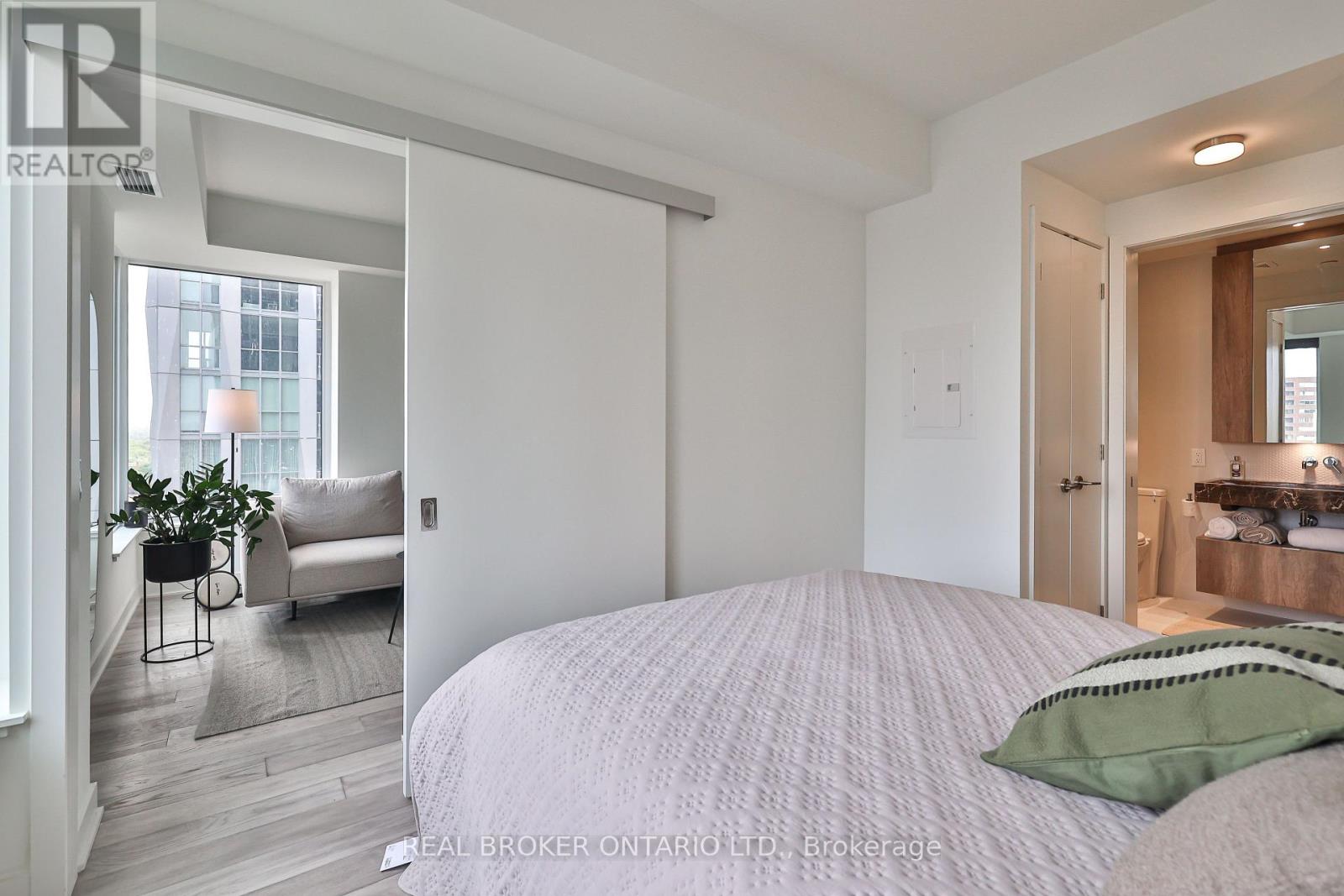 1205 - 11 Yorkville Avenue, Toronto, Ontario  M4W 0B7 - Photo 17 - C12463497