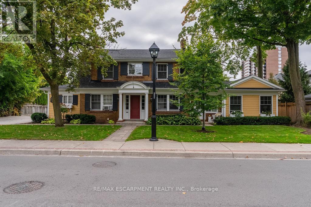 C - 2080 Caroline Street, Burlington, Ontario  L7R 1L5 - Photo 1 - W12657306