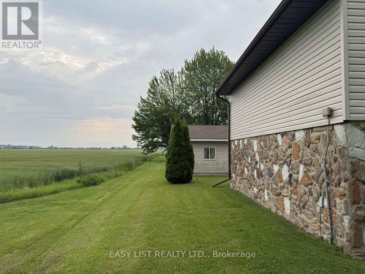 3104 St Clair Parkway, St. Clair, Ontario  N0P 1H0 - Photo 6 - X12305563