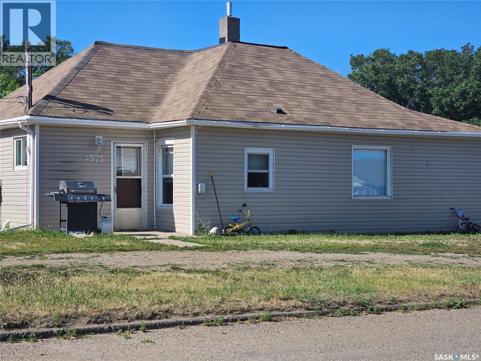 4575 Price Avenue, Gull Lake, Saskatchewan  S0N 1A0 - Photo 2 - SK026040