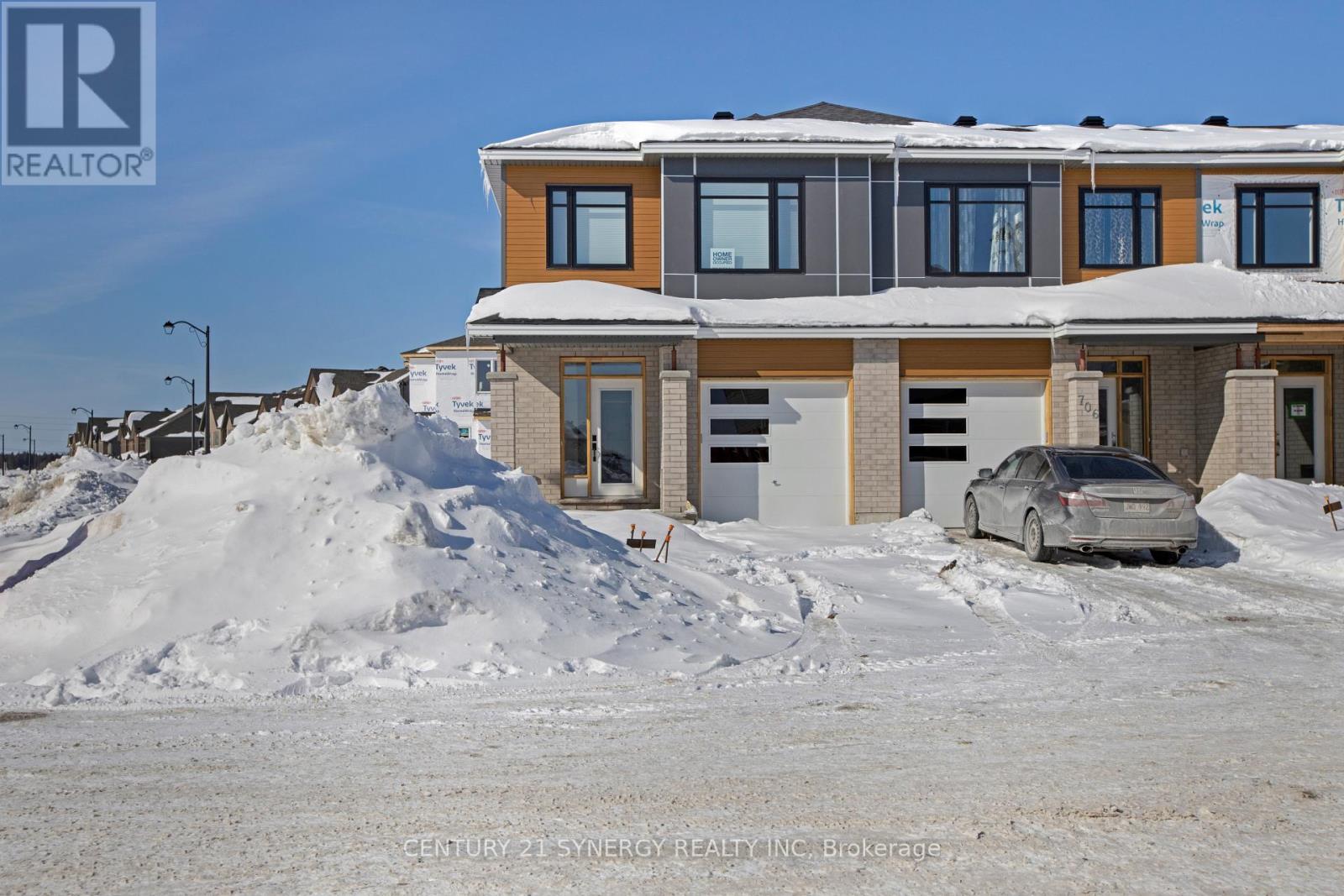 708 Taliesin Crescent, Ottawa, Ontario  K2S 2K6 - Photo 2 - X12657434